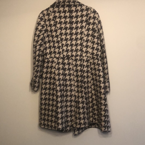 Never worn houndstooth gray/white coat, size L, 2 pockets, big buttons on cuffs - Picture 4 of 6